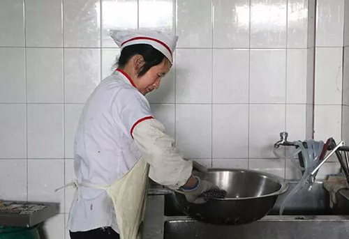 食堂里每天都在發生些什么，你一定不知道