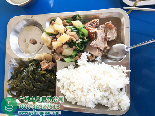 驚！不敢相信公司承包的食堂，十塊錢四菜一湯