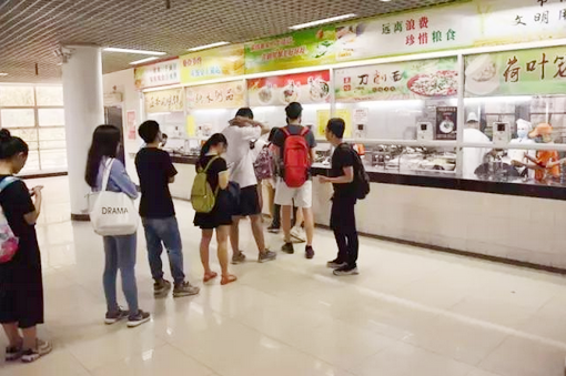 廣州高校的飯?zhí)茫切﹤髡f(shuō)中的黑科技！