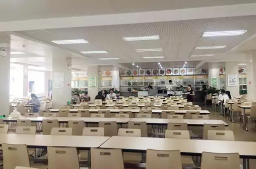 廣州高校的飯?zhí)茫切﹤髡f(shuō)中的黑科技！